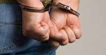 Tineri arestați, bănuiți că ar fi furat dintr-un seif al unei asociații de pensionari