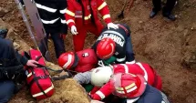 Stire din Eveniment : Accident cumplit la canal. Un bărbat a murit sub mormanul de pământ