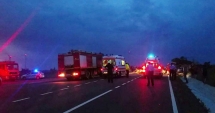 Stire din Eveniment : Mamă și fiică, băgate în mormânt de o depășire riscantă. Cum s-a petrecut accidentul soldat cu trei morți
