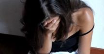 Stire din Eveniment : Adolescentă de 15 ani cu un copil, forțată să practice prostituţia de către propria mamă
