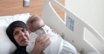 Stire din Actualitate : EXISTĂ MINUNI! O mamă și bebeluşul ei, reuniţi la două luni după cutremurul din Turcia! Copilul, cinci zile sub dărâmături