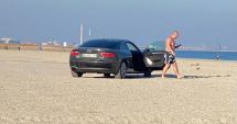Stire din Eveniment : Un tânăr din Ucraina, dezbrăcat până la brâu, a intrat cu maşina pe plaja din Mamaia