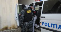 Stire din Eveniment : Meseria, brățară de aur! În loc să se preocupe de o profesie serioasă a ales "brățările" Poliției