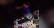 Stire din Actualitate : VIDEO - Au dansat manele pe MAŞINA POLIŢIEI, apoi s-au lăudat pe rețelele de socializare