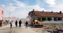 Stire din Politică-Administrație : Continuă demolarea clădirilor. De ce intră Primăria Mangalia cu buldozerele în ele