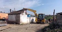 Stire din Politică-Administrație : Mai multe clădiri dezafectate din Mangalia au fost demolate