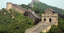 Vrea construirea unei copii a Marelui Zid Chinezesc la granița cu România