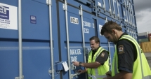 Stire din Economie : Mărfuri contrafăcute, în valoare de 251.680 euro, reținute de vameșii constănțeni