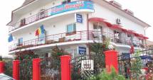 Stire din Diverse : Terasa plină cu flori, la Casa Margo, de la 2 Mai