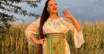 Stire din Actualitate : Ce ritual secret are Maria Dragomiroiu. De ce îşi pune părul în grădină după ce se tunde