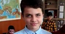 Stire din Eveniment : Elev dispărut din fața școlii. Apel disperat: "Fiul meu a fost prins cu forța de către doi bărbați"