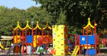 Stire din Social : Masca de protecţie, obligatorie pentru însoţitorii copiilor, în Ţara Piticilor şi Gravity Park