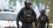 Stire din Eveniment : Bărbat împușcat mortal după ce a deschis focul asupra luptătorilor SAS în timpul unei intervenții pentru ordine de protecție