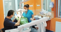 Stire din Social : Dentiștii se plâng că n-au bani nici  de-o măsea. Pacienții, condamnați să scoată bani din buzunare