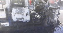 Stire din Eveniment : Un autoturism a luat foc pe o stradă din Constanța