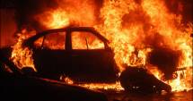 Stire din Eveniment : Pompierii sunt în alertă. ARDE O MAȘINĂ!
