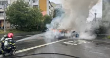 Stire din Eveniment : Un șofer a scăpat ca prin minune din mașina cuprinsă de flăcări