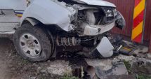 Stire din Eveniment : Maşină a Poliţiei Locale, furată și distrusă într-un accident de un tânăr băut și fără permis