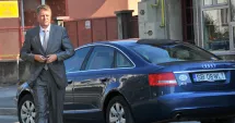 Stire din Actualitate : Mașina de protocol a lui Klaus Iohannis a fost scoasă la licitație