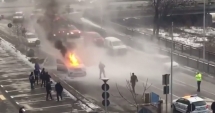 Stire din Eveniment : VIDEO / PANICĂ LA MALL. O mașină a ars în întregime