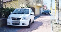 Stire din Politică-Administrație : Poliția locală, în acțiune! Amenzi pentru proprietarii mașinilor parcate pe trotuare
