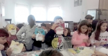 Stire din Cultură-Educație : Copiii învață să confecționeze măști la Muzeul de Artă Populară