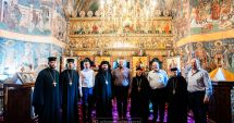 Stire din Social : Ciucă a vizitat mănăstirea Voroneț și a primit ”Crucea Bucovinei” pentru “susținerea bisericii”
