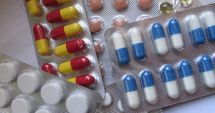 Stire din Eveniment : Și-a găsit sfârșitul după ce s-a tratat cu medicamente, fără să consulte un medic. Iată ce simptome avea