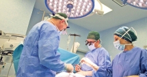Stire din Social : NOUA LEGE A SALARIZĂRII / 3.600 euro pentru medici și ajutoare pentru firmele care angajează ucenici