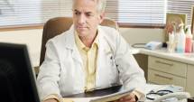 Stire din Sănătate : Medicii de familie: "Nu vom distribui cardurile de sănătate!"
