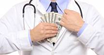 Stire din Sănătate : Lovitură dură! Medici cercetați penal pentru mită