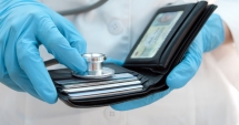 Stire din Sănătate : De ce ne bagă medicii pe gât cele mai scumpe pastile? Iată cât primesc pentru a prescrie medicamente cu dedicație