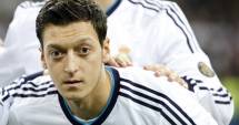 Stire din Sport Internațional : Mesut Ozil a ajuns la un acord cu tatăl său care îi cerea despăgubiri de 630.000 de euro