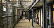 Stire din Eveniment : Gardian din penitenciar, prins cu droguri! Voia să le vândă chiar deţinuţilor. Substanța, interzisă în majoritatea țărilor