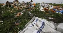 Zborul MH17: Anchetatorii au găsit fragmente ale unei rachete Buk la locul prăbușirii avionului malaysian