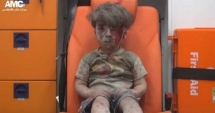 Stire din Actualitate : Îl mai țineți minte pe băiețelul care a devenit simbolul războiului din Siria? Noi fotografii cu el au apărut pe Internet