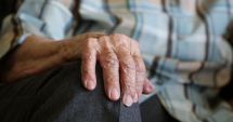 Stire din Actualitate : Pensionară sechestrată alături de nepoţi pentru o reţetă secretă de mici