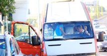 Stire din Eveniment : VIDEO / Până unde merge tupeul firmelor  maxi-taxi? Pasager bruscat de șoferul unui microbuz, în timpul cursei