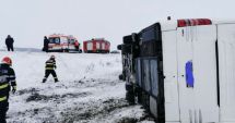 Stire din Eveniment : Microbuz cu 17 persoane, răsturnat de vânt! A fost activat Planul Roşu de Intervenţie