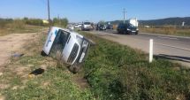 Stire din Eveniment : Accident cu un microbuz pe DN7. Șoferul a adormit la volan