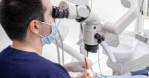 Stire din Sănătate : Inovație în medicina dentară: microscopul care îți arată interiorul dinților