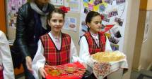 Stire din Economie : Apicultorii trimit mierea la… școală