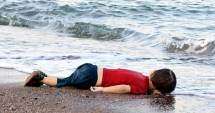 Stire din Actualitate : Destinul tragic al lui Aylan, tras la indigo. Fetiță siriană, găsită înecată pe o plajă din Turcia