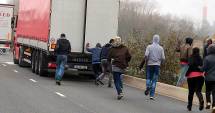 Migranți, reținuți la frontiera Bulgaria-Turcia! 17 dintre ei, depistați într-un camion din România