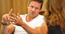 Stire din Monden : Ce cadou a primit Mihaela Rădulescu de la PARAȘUTISTUL FELIX BAUMGARTNER!