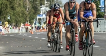 Stire din Sport : Mii de sportivi s-au întrecut la triatlonul TriChallenge, din Mamaia