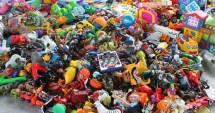 Stire din Eveniment : Mii de jucării contrafăcute, confiscate de polițiști