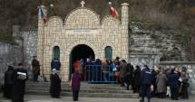 Mii de pelerini așteptați la Mănăstirea Peștera Sfântului Apostol Andrei