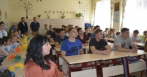 Stire din Cultură-Educație : Militari americani la Școala "Gheorghe Țițeica"