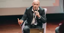 Stire din Politică-Administrație : Ministrul Culturii,  Demeter Andras Istvan, a demisionat după scandalul în care a fost implicat